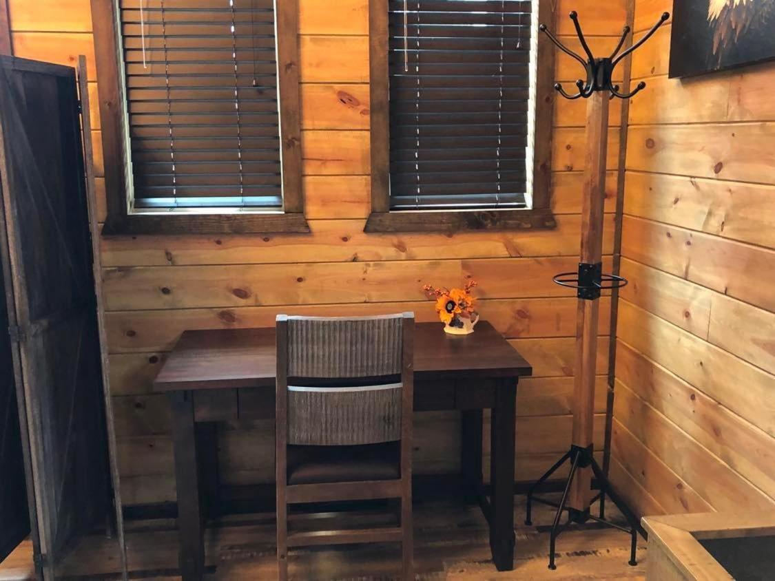 The Adirondack Honeymoon Hot Tub Soaking Tub Wood Burning Fireplace Stephens Gap Eksteriør bilde